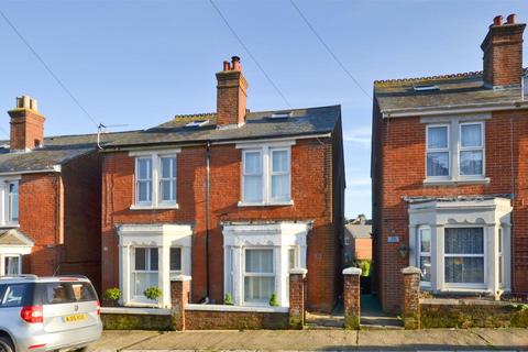 4 bedroom semi-detached house to rent, Cowes, Isle of Wight PO31