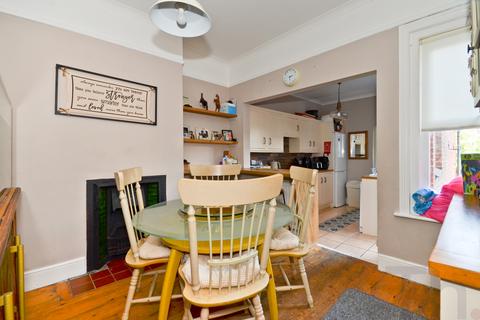 4 bedroom semi-detached house to rent, Cowes, Isle of Wight PO31
