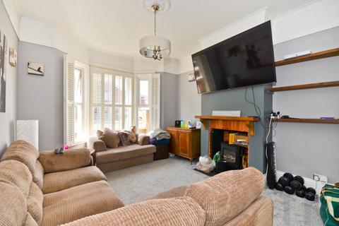 4 bedroom semi-detached house to rent, Cowes, Isle of Wight PO31