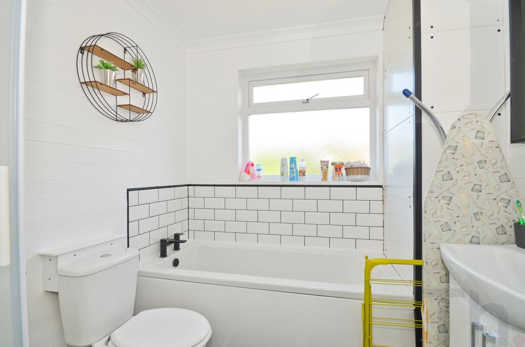 Family Bathroom.JPG