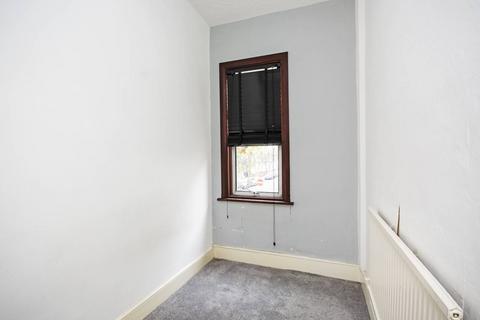 2 bedroom flat to rent, Harold Road, Upton Park, London, E13