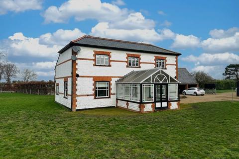 4 bedroom detached house to rent, The Common, Beck Row, Suffolk, IP28