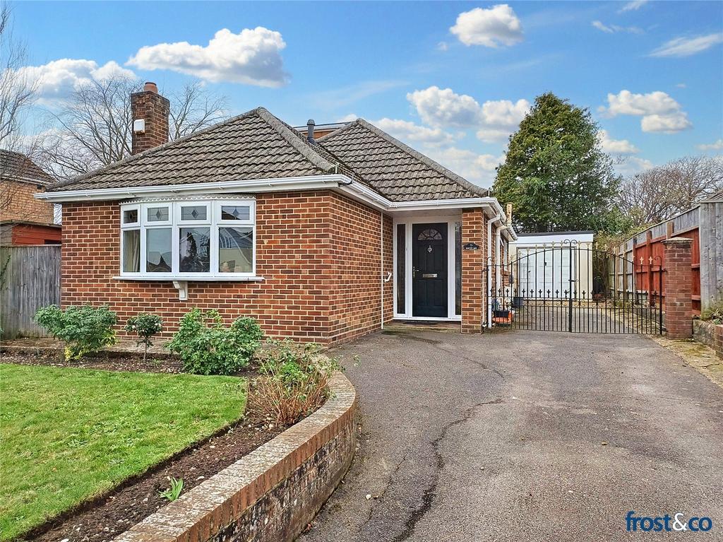 Lake Road, Hamworthy, Poole, Dorset, BH15 3 bed bungalow for sale £