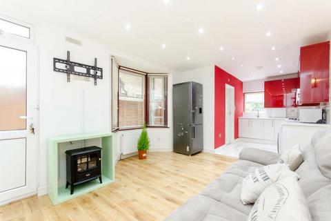 2 bedroom ground floor flat for sale - Sebert Road, London E7