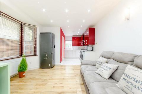 2 bedroom ground floor flat for sale - Sebert Road, London E7