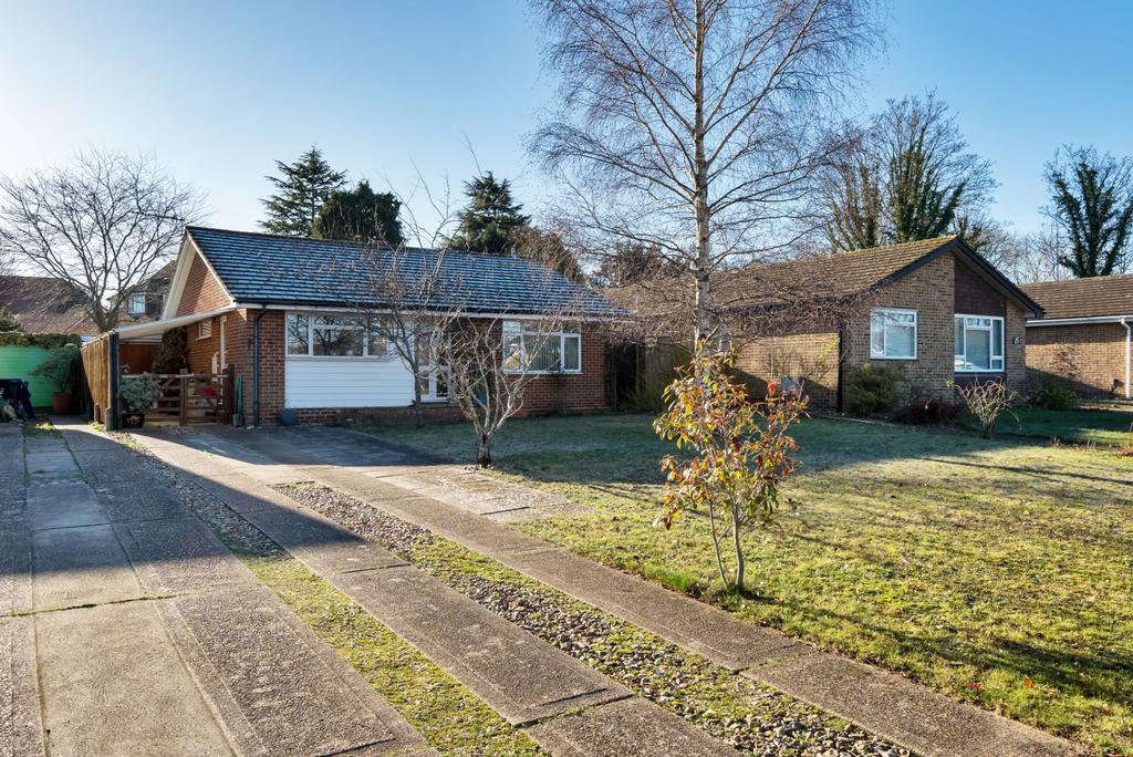 Proctor Gardens, Great Bookham, KT23 3 bed bungalow for sale £625,000