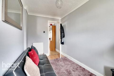 3 bedroom terraced house for sale - Dover Way, Basildon