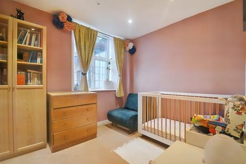 2 bedroom apartment for sale, at St. Paul's House, 2 Market Yard, London SE8