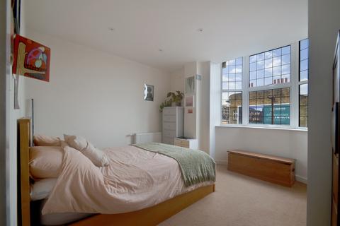 2 bedroom apartment for sale, at St. Paul's House, 2 Market Yard, London SE8