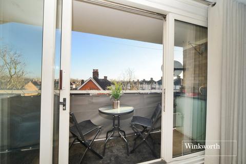 454 Gander Green Lane, Cheam, Sutton, SM3 9RG