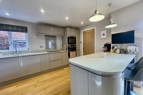 61 Burrator Drive, Exeter, EX4 2EW