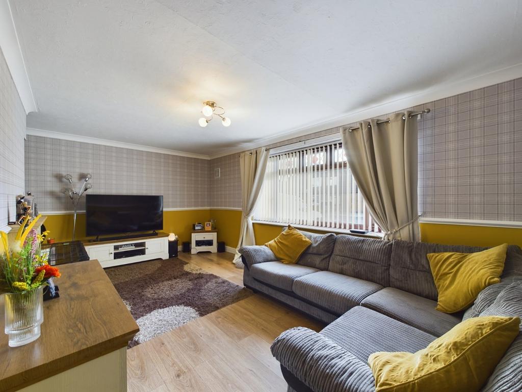 Howard Road, Worcester, Worcestershire, WR2 4 bed semidetached house