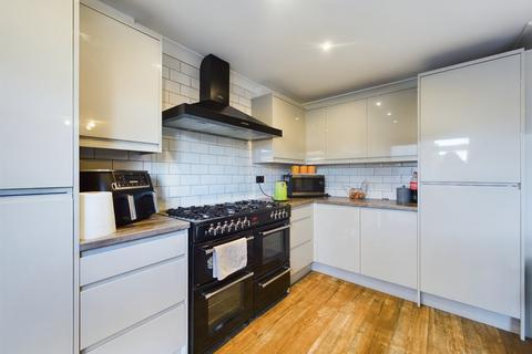 16 Howard Road, Worcester, WR2 5RB
