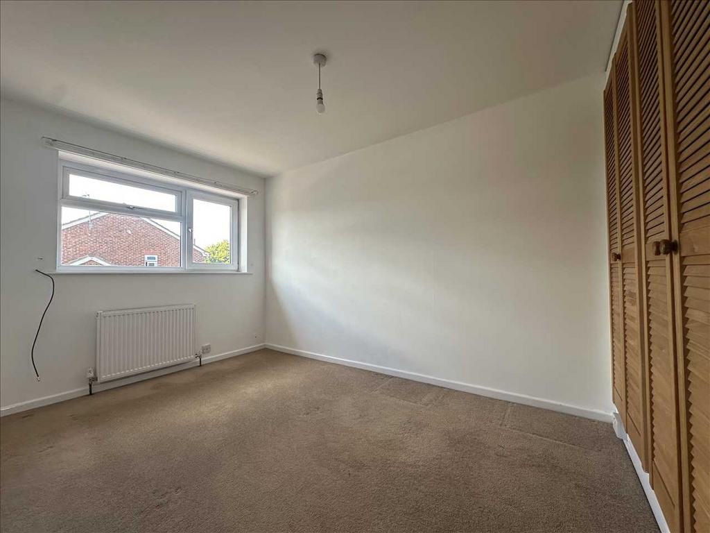 Bedroom (rear)