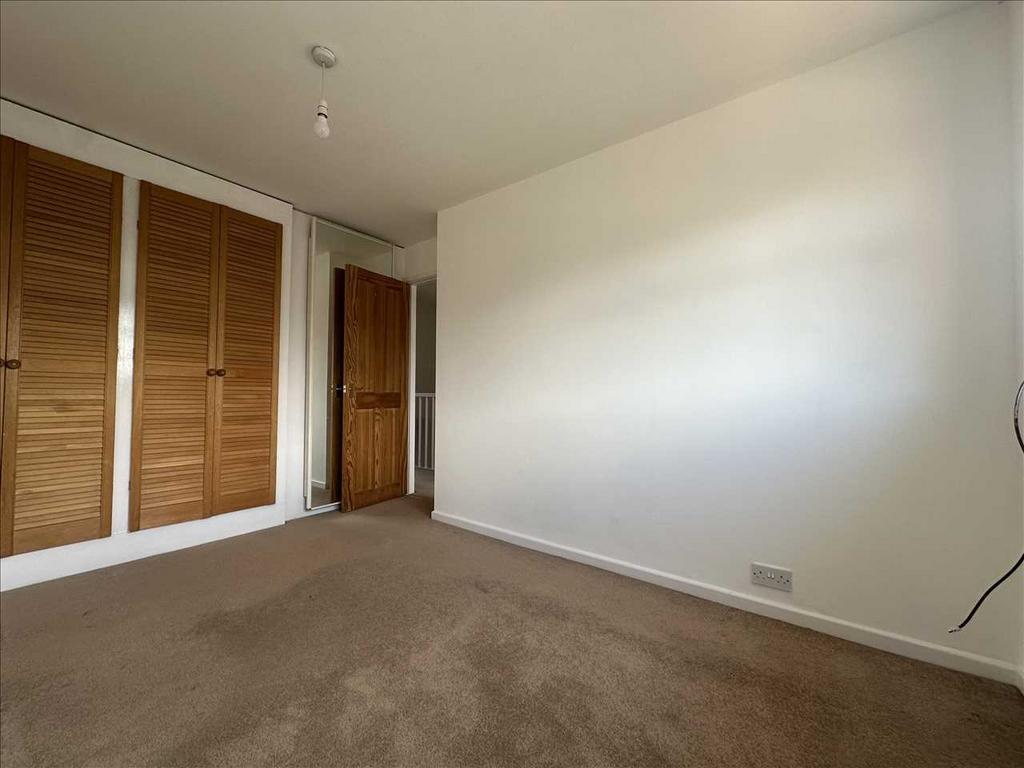 Bedroom (rear)