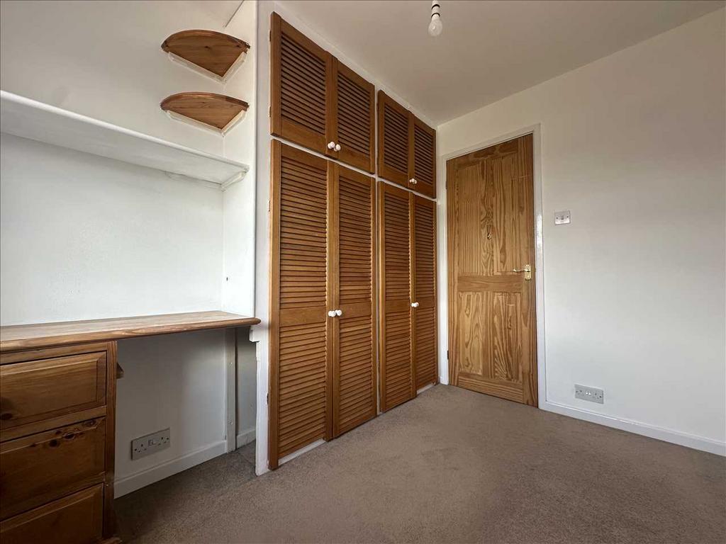 Bedroom (rear)