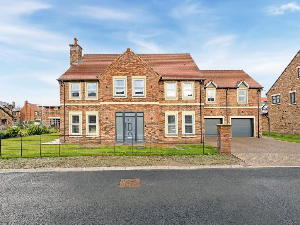 duke-of-wellington-gardens-5-bed-detached-house-875-000