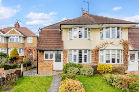 39 Broadhurst Gardens, Reigate, RH2 8AW