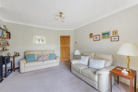 39 Broadhurst Gardens, Reigate, RH2 8AW
