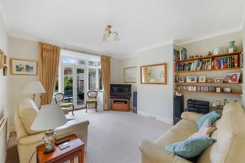 39 Broadhurst Gardens, Reigate, RH2 8AW