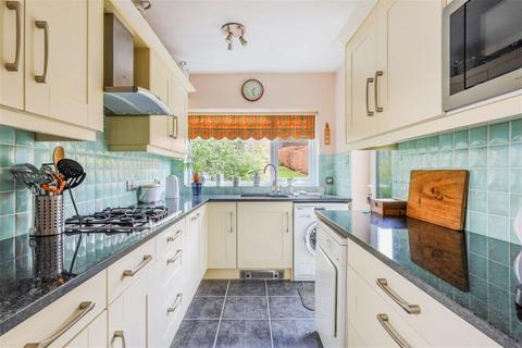 39 Broadhurst Gardens, Reigate, RH2 8AW