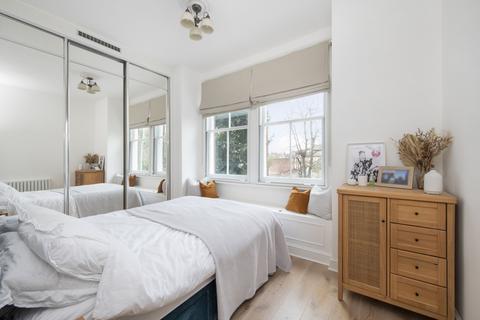 2 bedroom flat for sale, West Hill, London