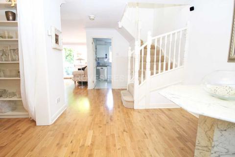 41 Windrush, New Malden, KT3 3TG