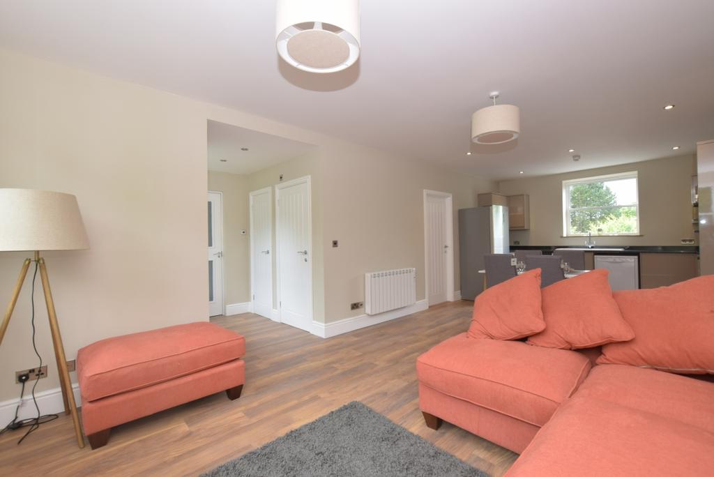 Wedglen Estate Midhurst GU29 3 bed apartment to rent £1,250 pcm (£288 pw)