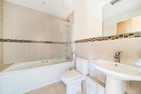 2 bedroom apartment to rent, St. Leonards Road,  Windsor,  SL4