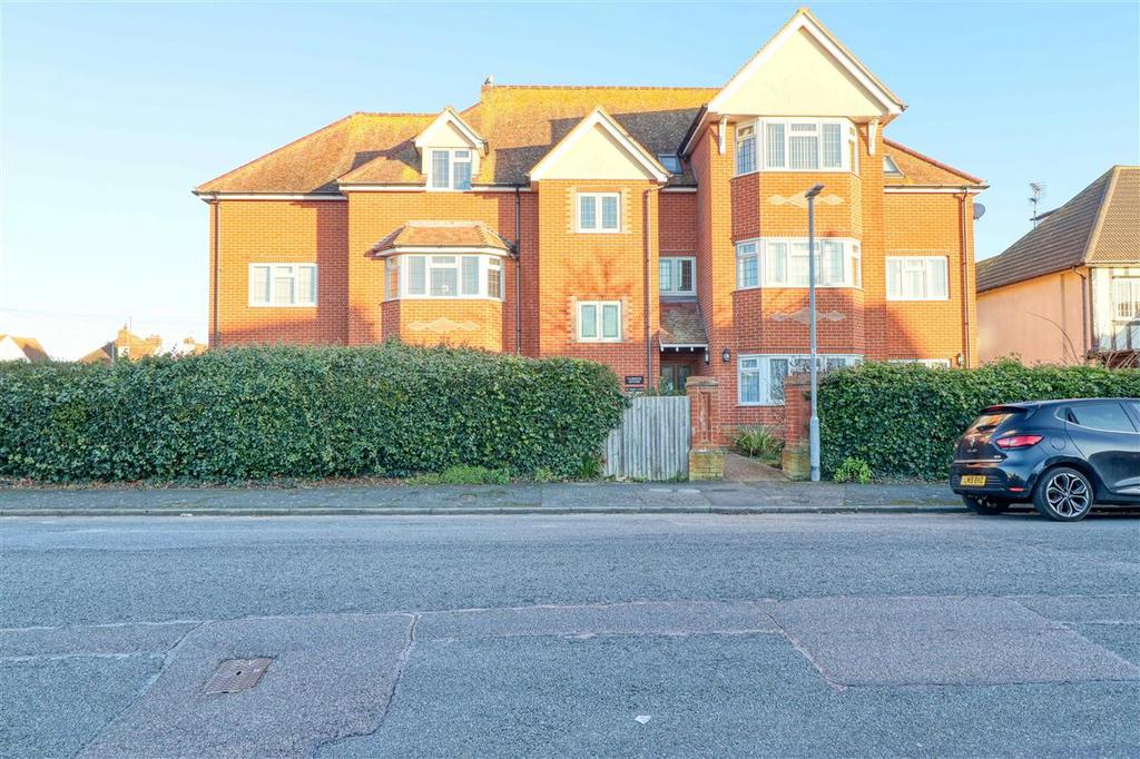 Clacton on Sea CO15 2 bed apartment for sale £199,995