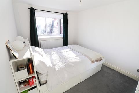 25 Heathdene Drive, Belvedere, DA17 6HY