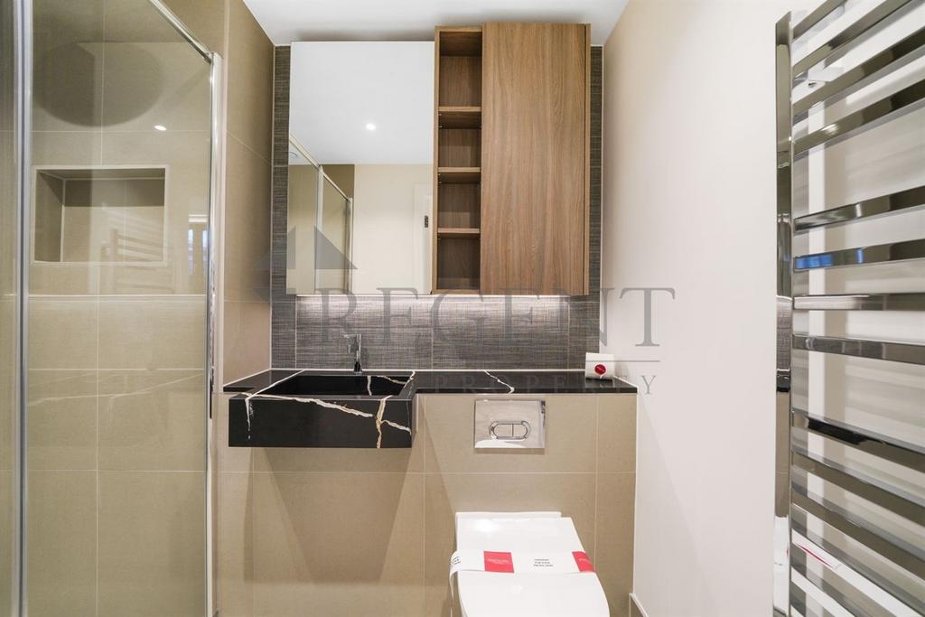 Main ensuite