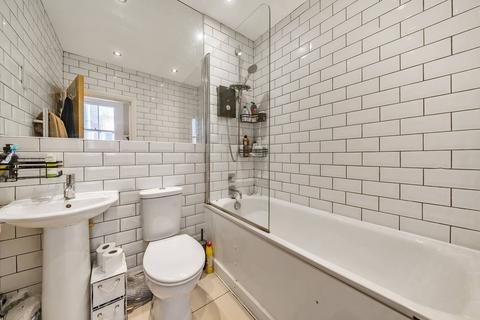 2 bedroom flat for sale, Killyon Road, Clapham Old Town, London, SW8