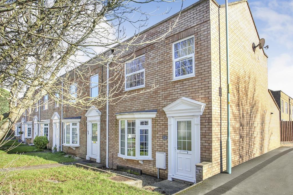 Fosseway Avenue, MoretoninMarsh, Gloucestershire. GL56 0EH 2 bed end
