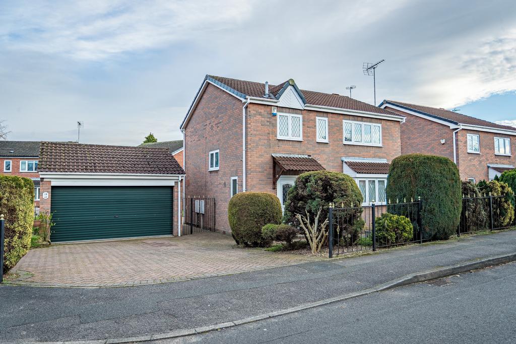 Meadow Road, Worksop, S80 4 bed detached house for sale £290,000