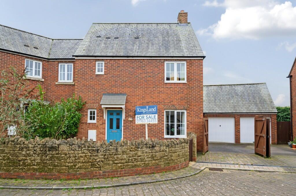 Coles Close, Wincanton BA9 3 bed semidetached house £280,000