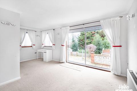 3 bedroom semi-detached house to rent, Totnes Road, Welling, DA16