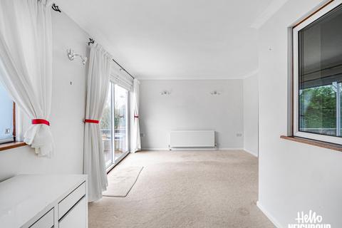 3 bedroom semi-detached house to rent, Totnes Road, Welling, DA16
