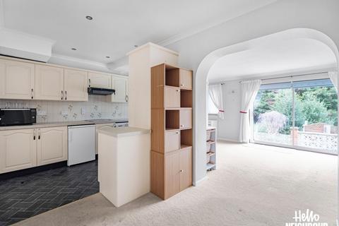 3 bedroom semi-detached house to rent, Totnes Road, Welling, DA16