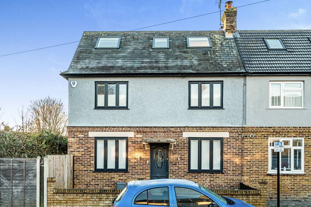 Lyne Crescent, Walthamstow, London, E17 4 bed semidetached house £