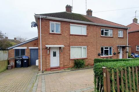 3 bedroom semi-detached house for sale - Tennyson Road, Daventry NN11