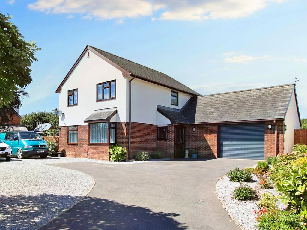 Lower Town, Sampford Peverell, Tiverton, Devon, EX16 3 bed detached