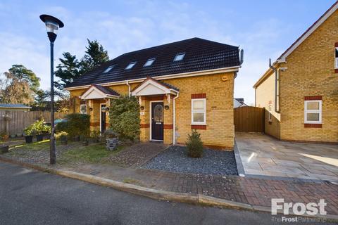 9 Chalet Close, Ashford, TW15 1JY