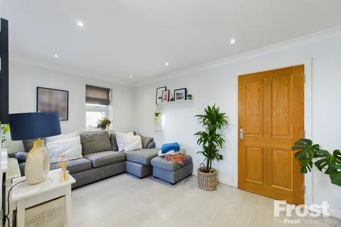 9 Chalet Close, Ashford, TW15 1JY