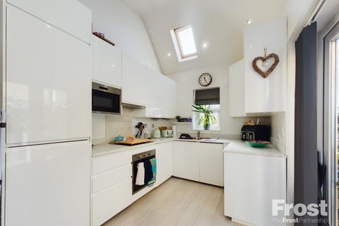 9 Chalet Close, Ashford, TW15 1JY