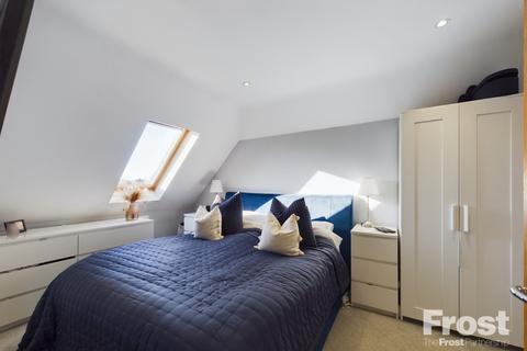 9 Chalet Close, Ashford, TW15 1JY
