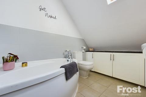9 Chalet Close, Ashford, TW15 1JY