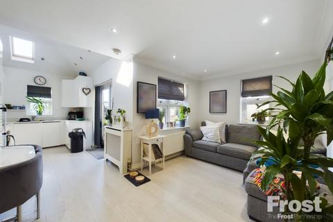 9 Chalet Close, Ashford, TW15 1JY