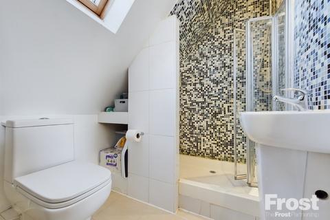 9 Chalet Close, Ashford, TW15 1JY