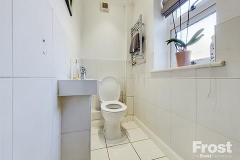 9 Chalet Close, Ashford, TW15 1JY